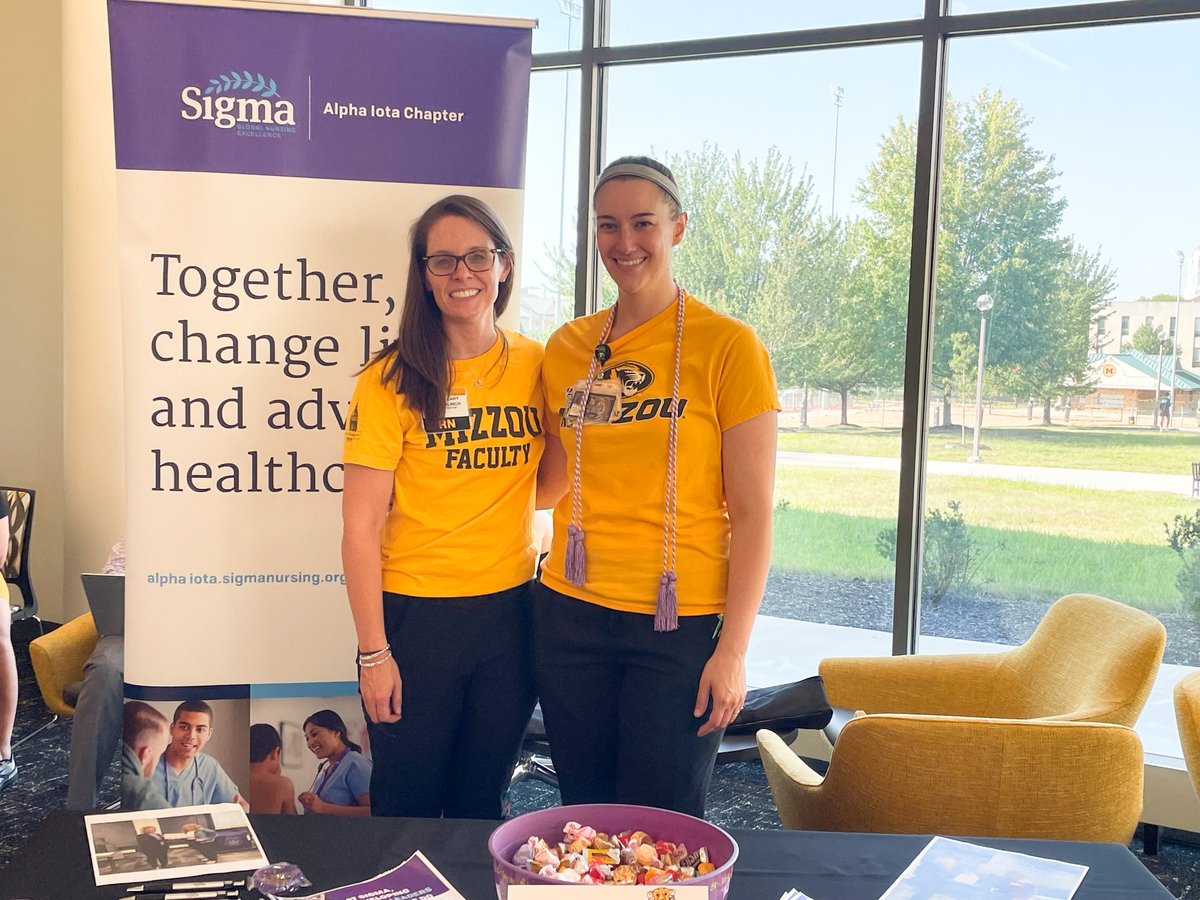 Sigma_atMU's tweet image. Sigma Alpha Iota members at the Sinclair School of Nursing Open House during Family Weekend! #GoMizzou #MIZ #Tigers #Sigma #STTI
