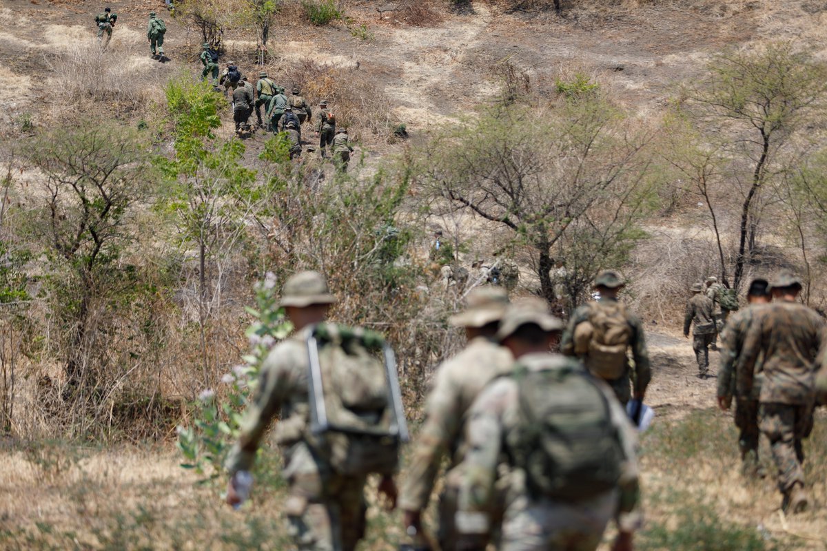 USPACOM's tweet photo. Multinational service members conduct a Tactical Exercise Without Troops during #SuperGarudaShield23, a combined #JointForce expansion of #GarudaShield, enhancing #FriendsPartnersAllies #Readiness through realistic scenarios. #FreeAndOpenIndoPacific
๐ธ: SSgt Keith Thornburgh https://t.co/H0kZL3tpQf