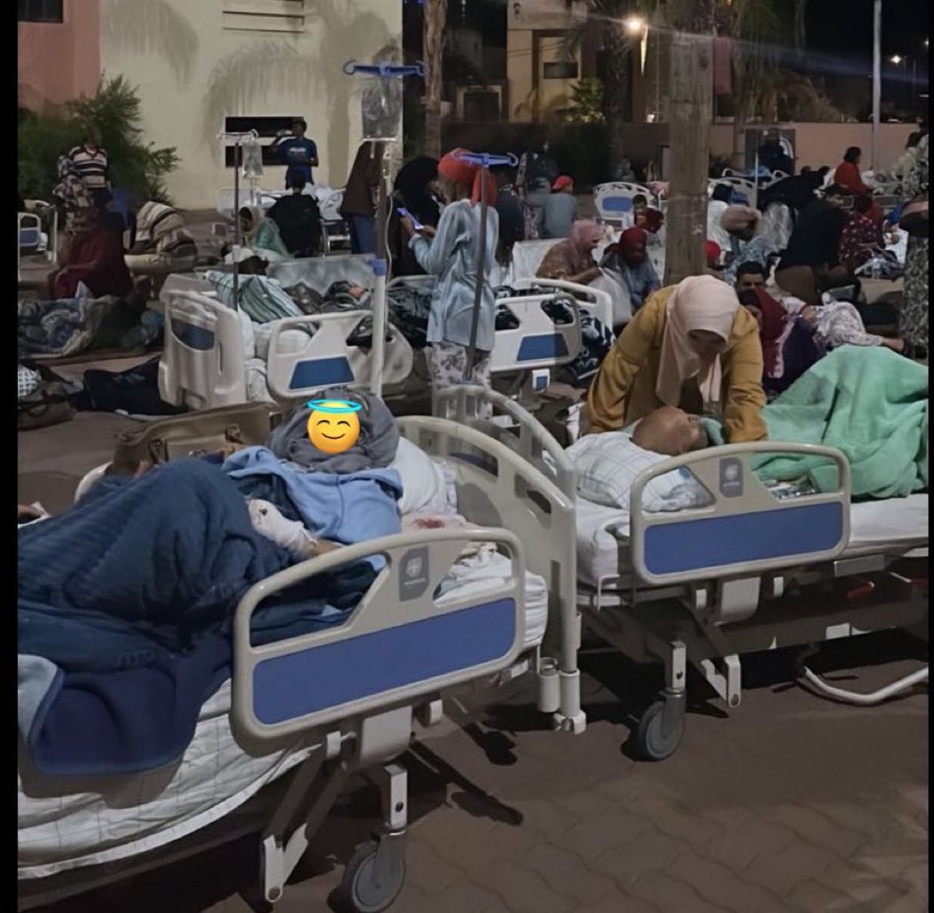 laminuteinfos's tweet photo. 🇲🇦 Séisme au Maroc | Le Centre Hospitalier de Marrakech vienne d’évacuer tous les patients ! 🤲🏼🇲🇦 #Maroc #seisme https://t.co/mN4qKLIL4y