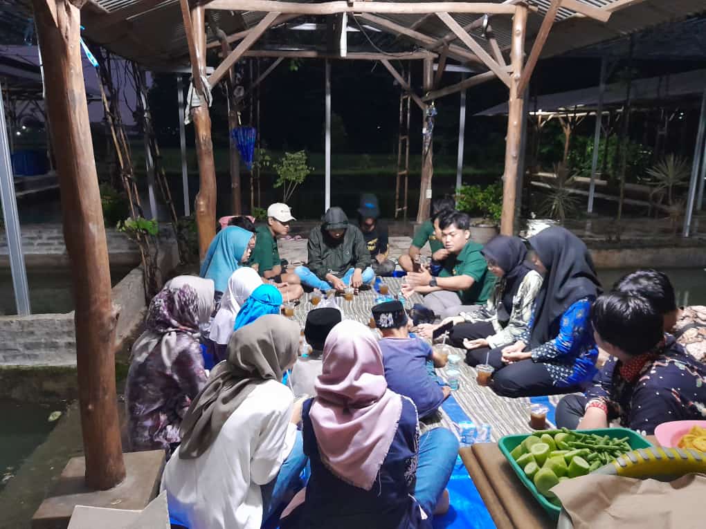 mrysttt's tweet photo. Buka bersama antara Kartar,Duta baca Kab. Majalengka, Imah Ajar.
🔥🔥
#SalamLiterasi
#Pemuda
#GenerasiZ https://t.co/dGANQCcCjs