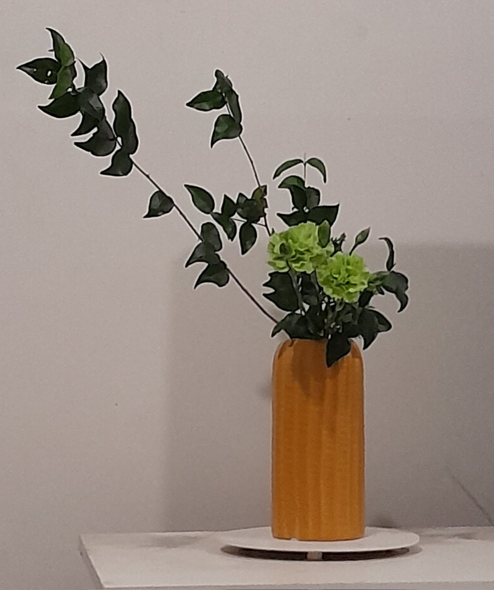 wendell27891198's tweet photo. Ikebana sanguetsu.  Setembro, mês dedicado ao belo.

#ikebanasanguetsu #ikebana #sanguetsu #flordemeishusama #immb #igrejamessiânicamundialdobrasil https://t.co/pDL70gIwbe