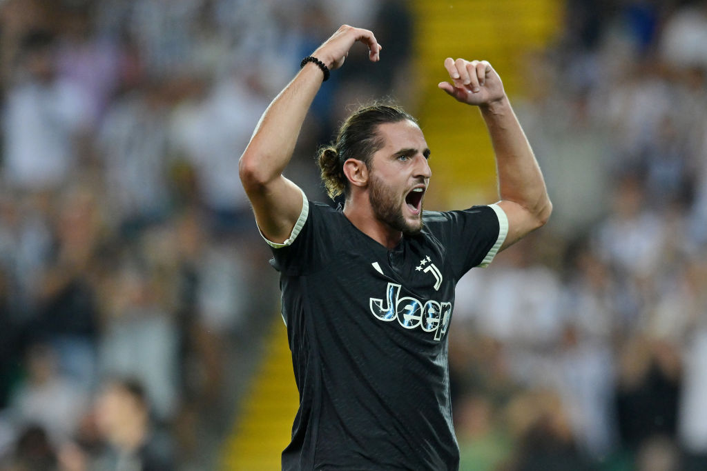 FabrizioRomano's tweet photo. Juventus are planning to discuss with Adrien Rabiot on new contract in the next months. Current deal expires in less than one year, June 2024 ⚪️⚫️🇫🇷

Rabiot accepted to stay despite many proposals but Juve plan to discuss new contract as soon as possible. https://t.co/YZ4awn1hF1