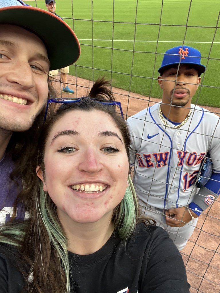 coolandfunnora's tweet photo. our big beautiful shortstop who we love!!!! and also me and andy!!!! https://t.co/CAEmF44qK1