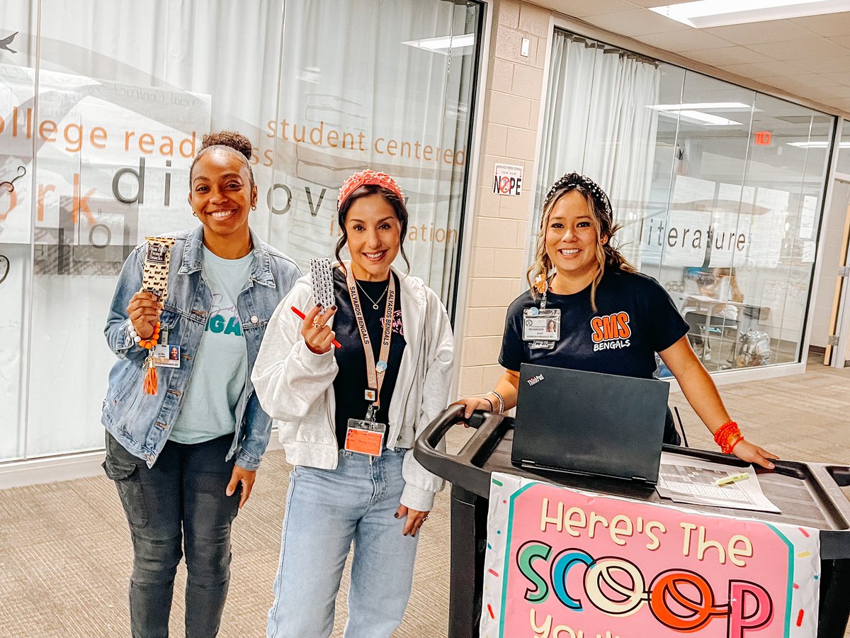 BeckyJanca's tweet image. The REAL SCOOP is our CCIS squad is the BEST!! @mrs_ingvardsen  
 @jana_echols @prindle_amanda  Thank you all for the cool treats!! #wearesalyards #creatingmagic @salyardsms