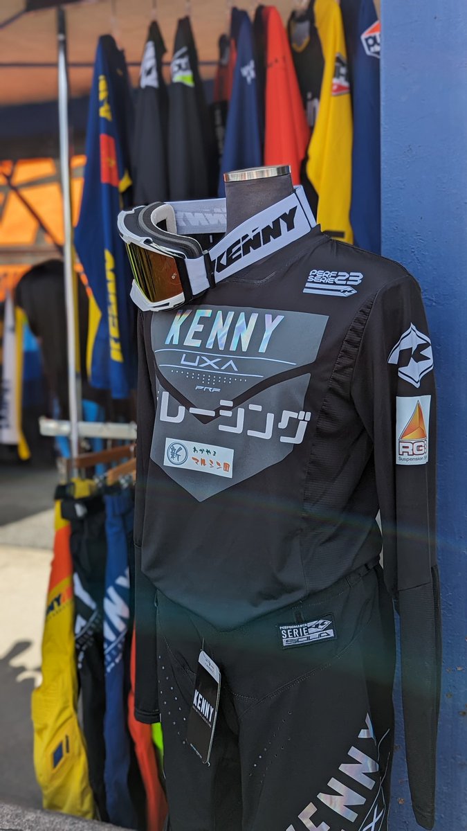 scyossy's tweet photo. 今回のビバーク大阪ブースはオモロそう😁😁😁
#bivouac大阪
#kennyraceing
#pullin
#中山レーシング https://t.co/yYWfwEac5x