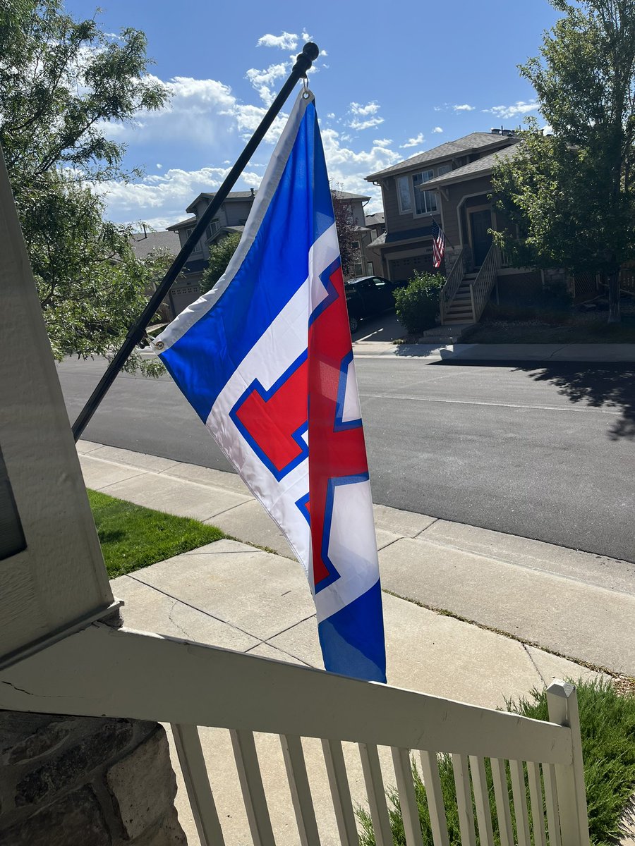 brianneeplante's tweet photo. Rock Chalk! 💙❤️ https://t.co/rcFxrmO5uy