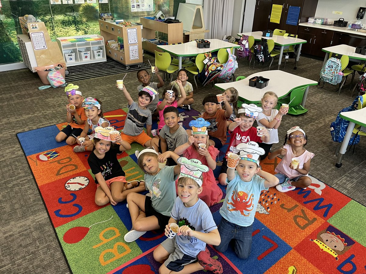 MissHill_CE's tweet photo. My little chefs helped me make applesauce today and it was delicious!🍎 @HumbleISD_CE https://t.co/szyfmbPFcg