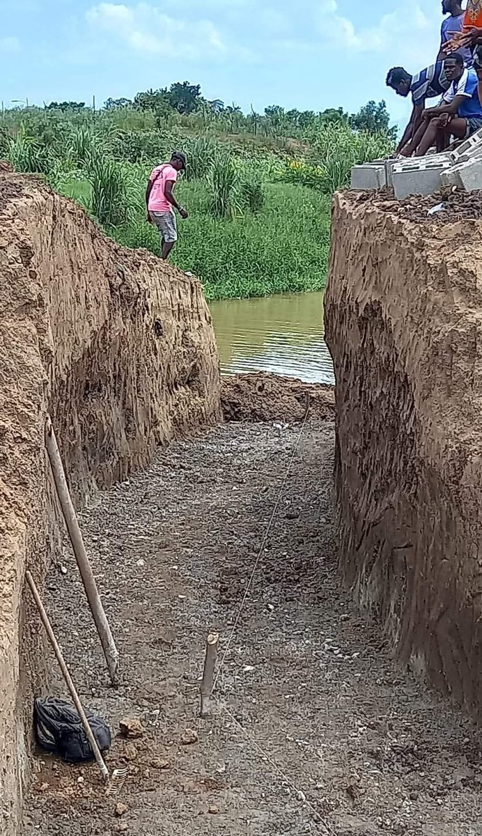 En dépit du désaccord des Dominicains en ce qui concerne la construction par Haïti de la dérivation du canal sur la rivière Massacre, la population du Nord-est n’en démord pas. Les travaux se poursuivent et ont atteint la rive où l'eau commence à couler dans le canal sur la