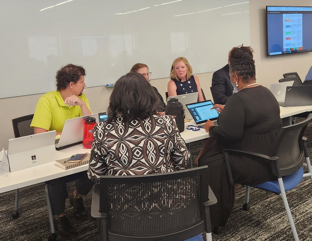 principallearns's tweet photo. Love facilitating such rich discussion across our teams as we deepen our focus on the work ahead. @IamCPS #SeniorLeaders at work. #StrategicPlans #Focused #Teaming #WeAretheTEAM #Support #RelationshipBuilding #Trustmaking #ILoveProfessionalLearning #LoveWhatIDo https://t.co/B0PaqSWUGo