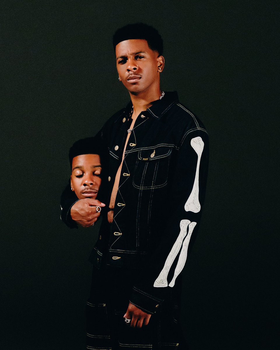 aaronricketts_'s tweet image. This is how I photograph men