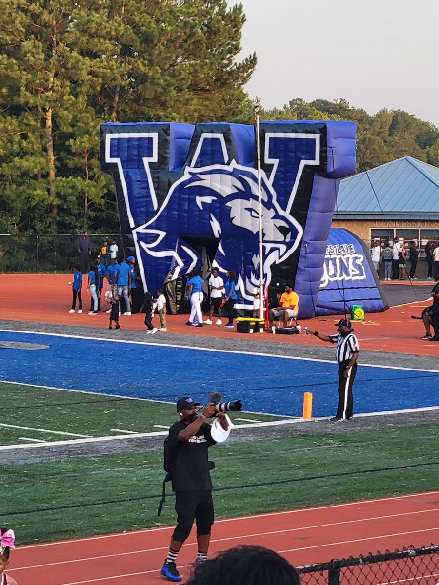 2023 Westlake Cluster Night... from the DOLPHINs ..the  MUSTANGs and the TIGERs showing THE LIONs support!! <a href="/RonMaxwellFCS1/">Ron Maxwell (@FCS)</a> @MWilson_APRES  <a href="/NPorter17/">Nikki R. Porter</a>  <a href="/FultonCoSchools/">FultonCountySchools</a>