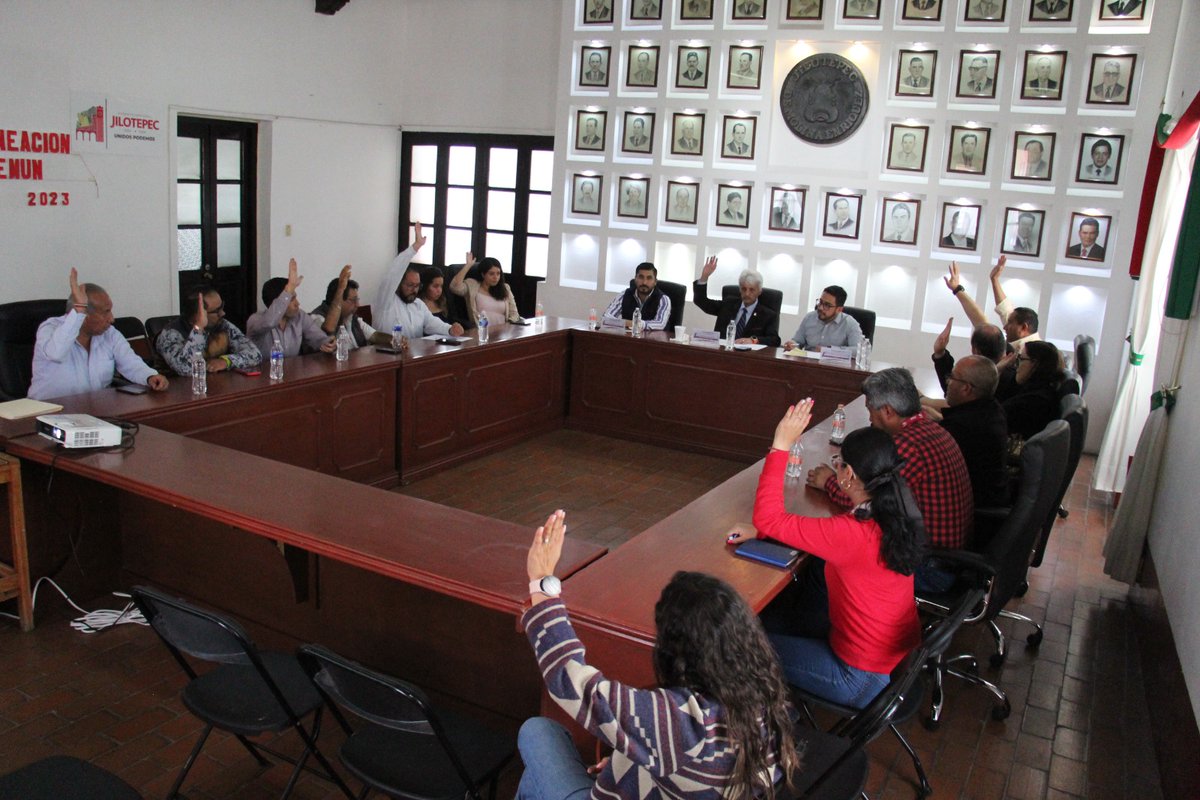 leopoldoolguin's tweet photo. #PoloOlguínSecretarioAytoJilotepec Con la honrosa Representación del Lic. Rodolfo Nogués, Pdte. Mpal. de Jilotepec, se llevó a cabo la 2a. Sesión Ord. del Comité de Planeación para el Desarrollo Mpal. (COPLADEMUN). se dieron a conocer los importantes avances en esta materia https://t.co/vXMYrCSeS9