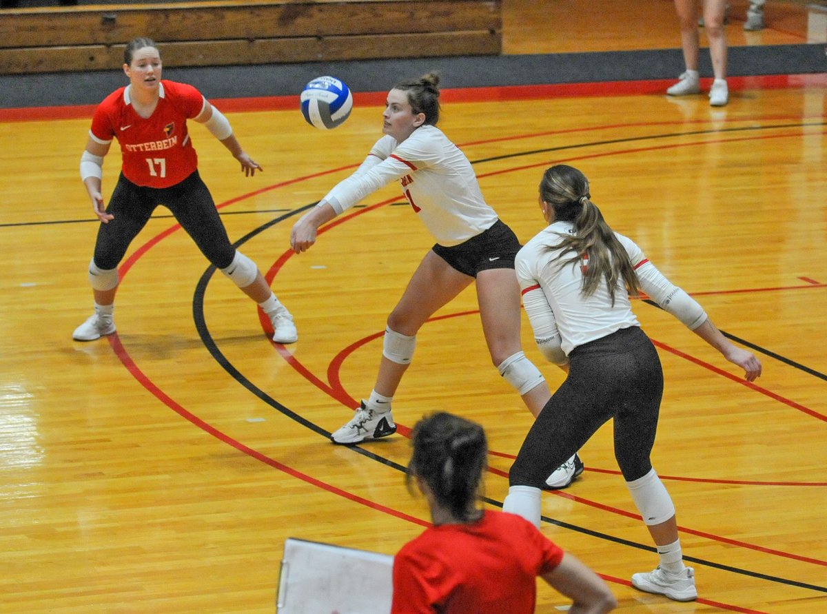 Ott_Athletics's tweet photo. VB: Otterbein - 3, Hanover - 1 (FINAL) ... Both sides trade sets early before the Cards stand on top 25-15, 14-25, 25-21, 25-17. Maddie Mergen hits .300 on the night, Olivia Vitaz dishes 45 assists, and team posts 9-1 edge in service aces! Full recap ⬇️  

https://t.co/HBC3RCNc26 https://t.co/5CubgnO3Bt