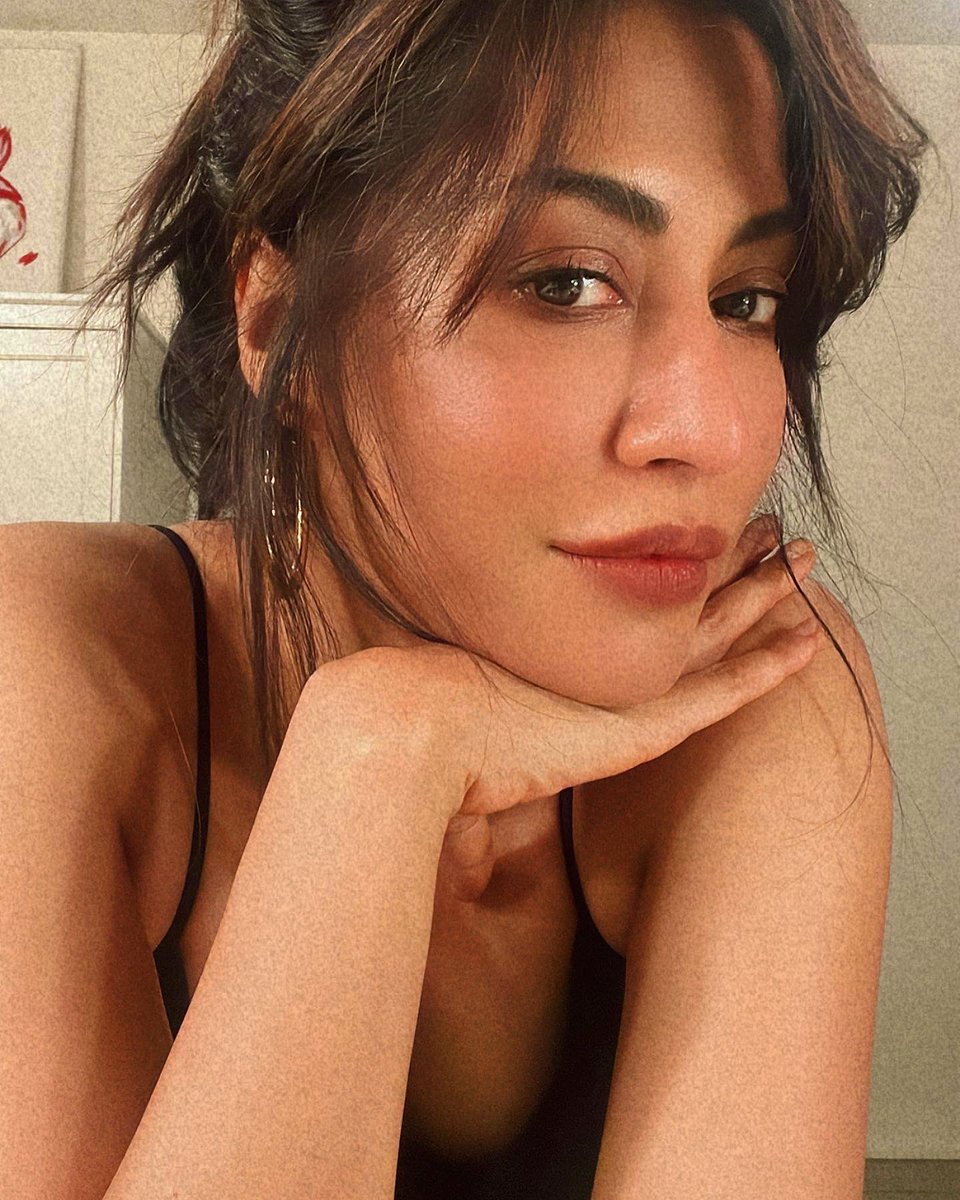 IChitrangda's tweet photo. Pretty. Grainy. Mood. ☺️🤙😌✨
#fridaynitespecials ❗️ https://t.co/8AHisHDoO6