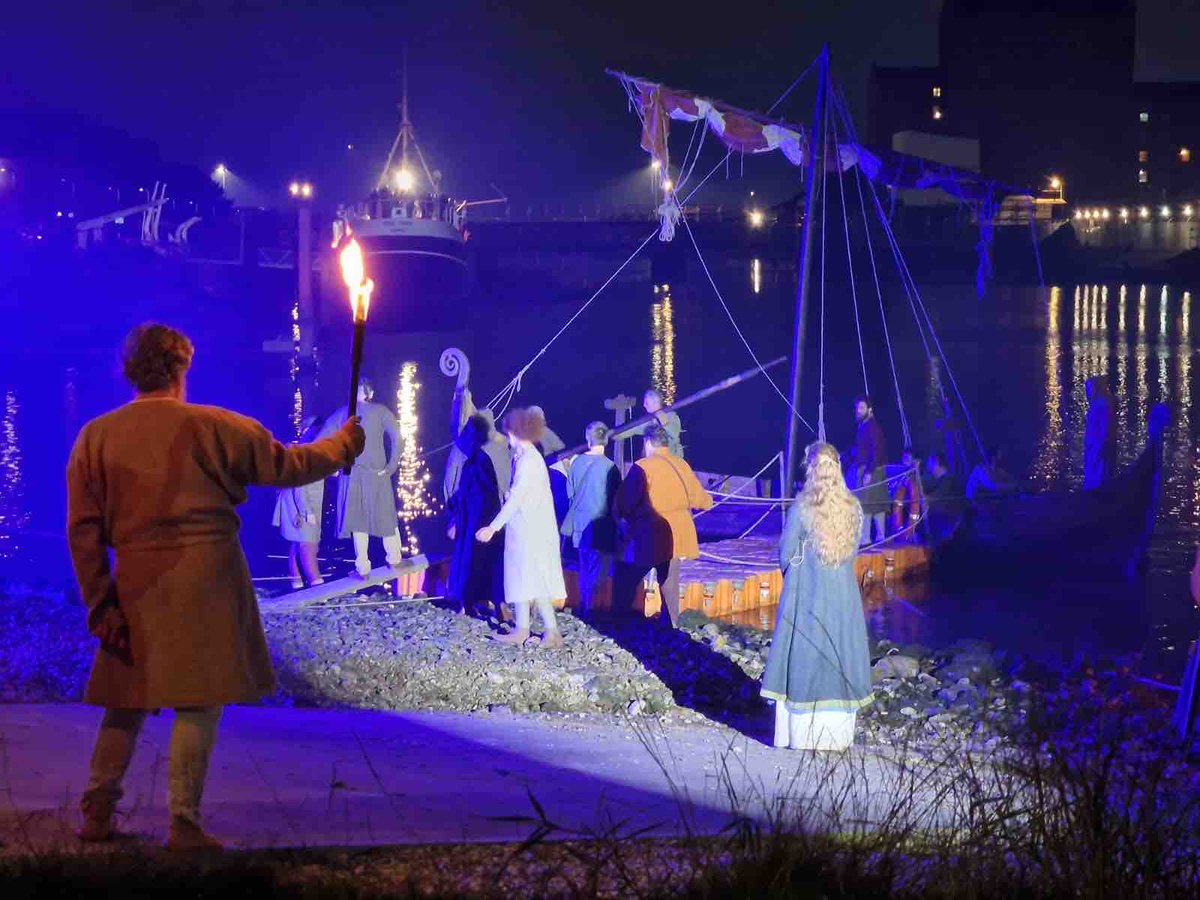 Wow! What a fantastic way to start this weekends <a href="/grimfalfest/">@GrimFalFest</a> event! ⚔️

More on today and tomorrow at People’s Park and St James Square! 

Full event schedule ➡️ grimfalfest.com/whats-on

#Grimsby