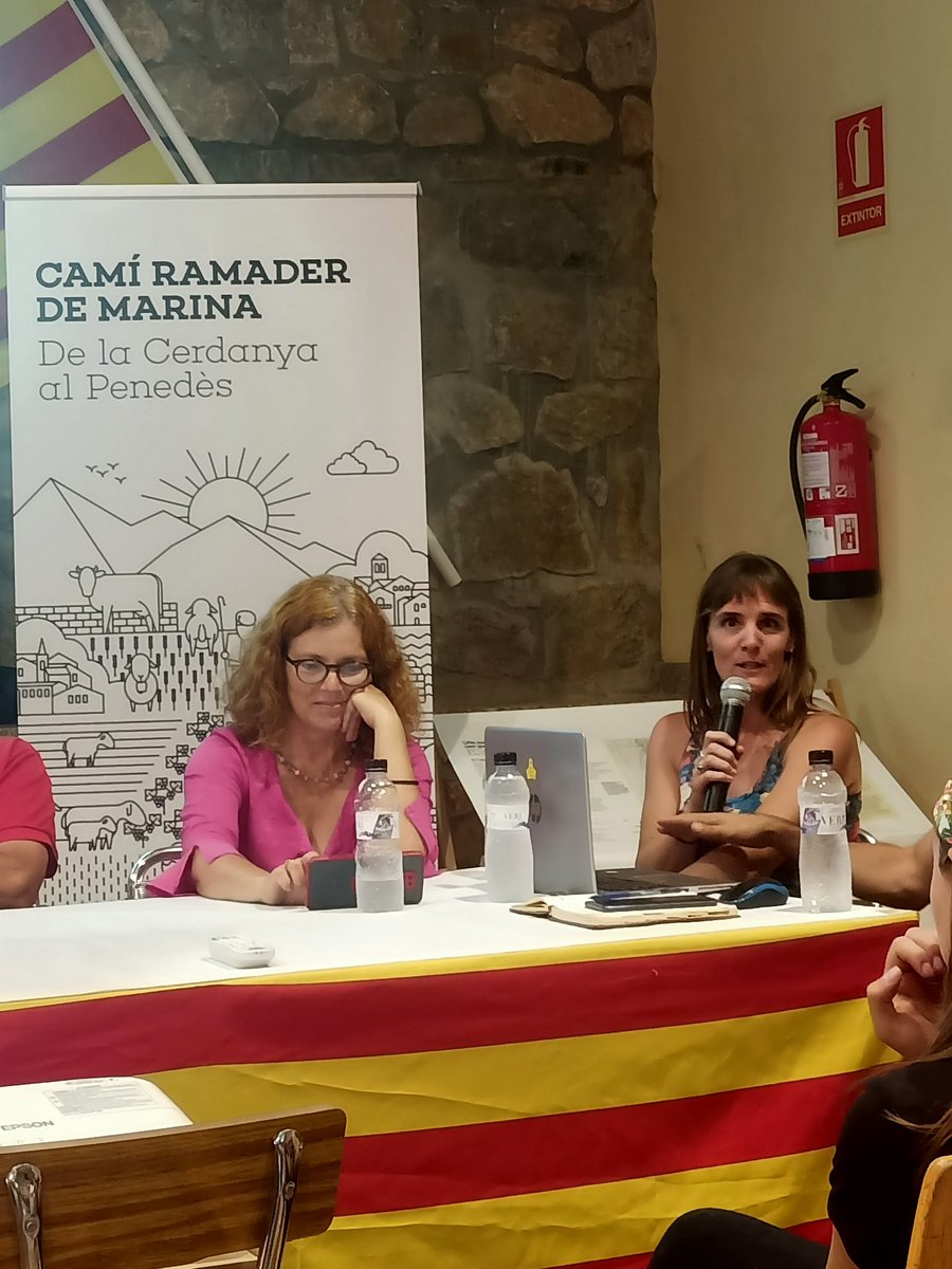 Gloriaborrall's tweet photo. Inauguració del Camí Ramader de Marina, de l'alta Cerdanya al Penedès. Ahir a #Urtx trobada d'entitats. Avui inici del camí. #transhumància #cabres #pastor #David #majoral #muntanya #mar #LesBolloses https://t.co/TNNNV7Fzbx