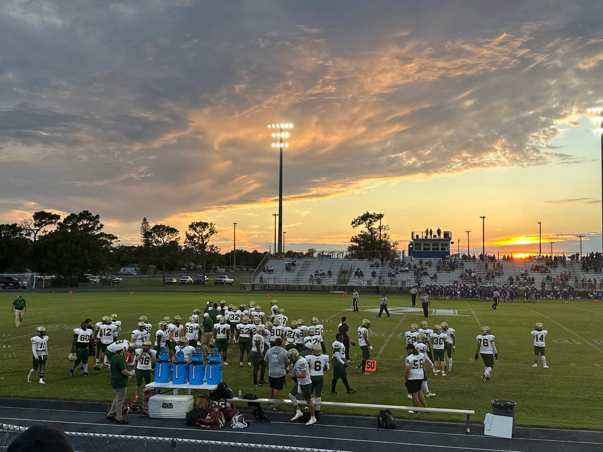 Nothing like it! #FNL is a brotherhood. Enjoy every single one of them! #FLFootball @DCHSBulldogFB