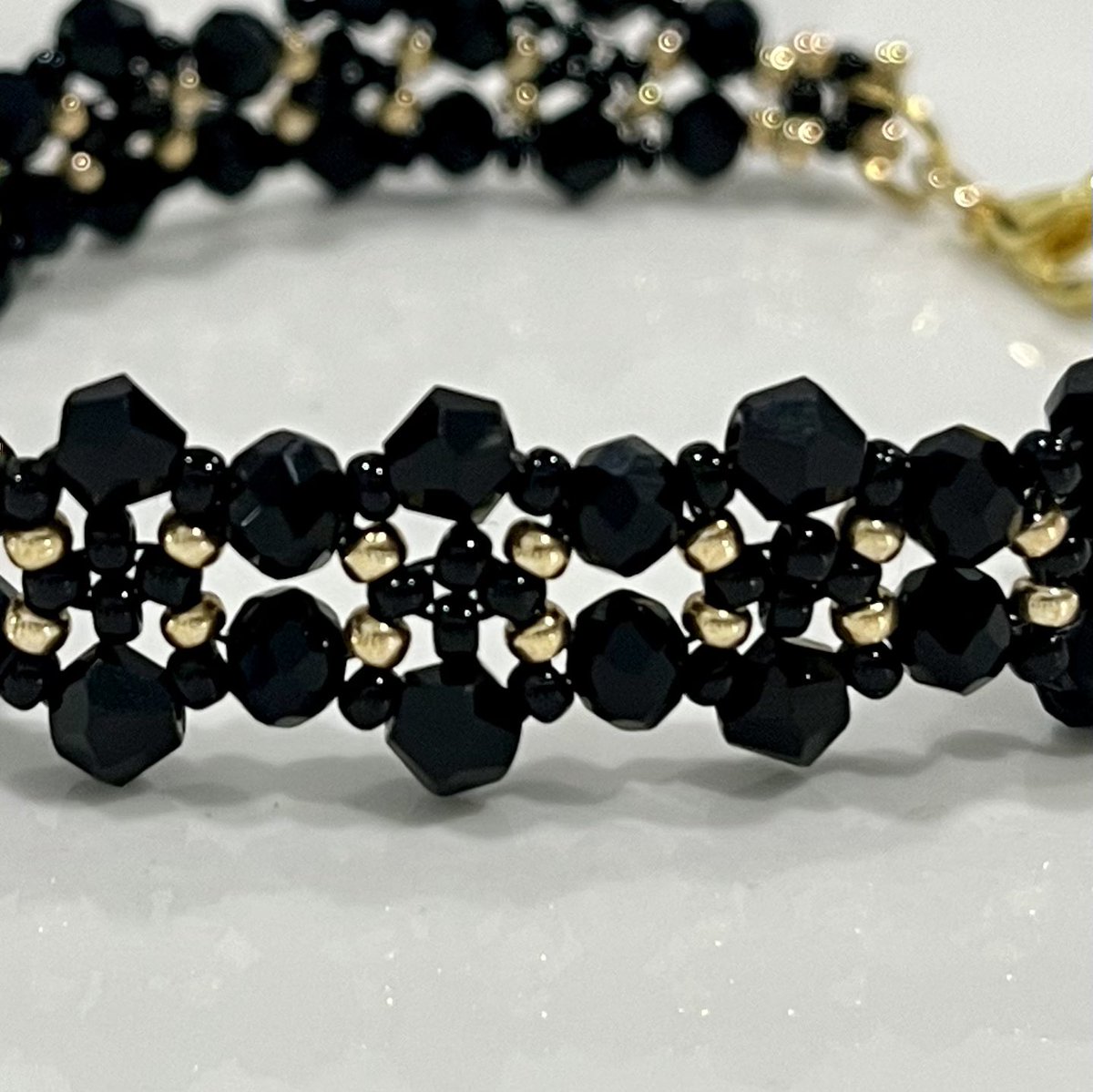 Black Crystals Beaded Bracelet. 🔥😍🥰🎁 . sumaircraftybeads.com/shop/ols/produ… #blackbracelet #beadedbracelets #beadedbracelet