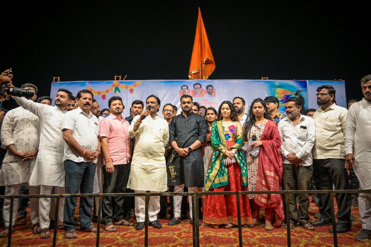 युवासेना सहसचिव श्री. विशाल सातव- पाटिल आयोजीत वाघोली पुणे येथे दहीहंडी उत्सव साजरा झाला.

यावेळी उपस्थितीत असलेले विधानपरिषदेचे विरोधी पक्षनेते श्री.अंबादास जी दानवे साहेब ,सिनेतारा सोनाली कुलकर्णी आणि बंधुतुल्य युवासेना सहसचिव श्री. धर्मराज जी दानवे यांचा सत्कार  करण्यात आला.