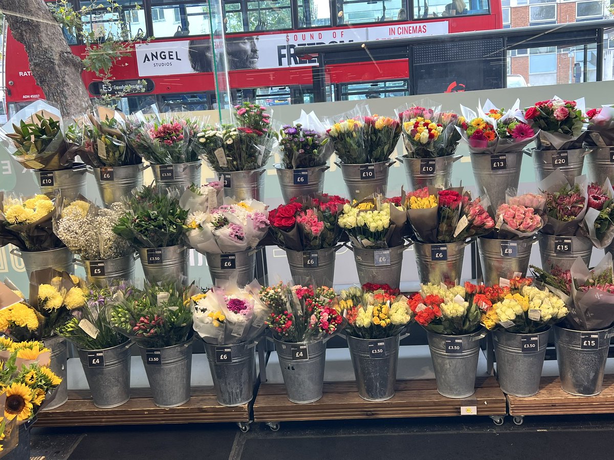 scott_annan's tweet image. Impressed with @marksandspencer #Food new #ranges &amp;amp; #storerefresh #ChiswickHighRoadW4 ⭐️ ⭐️⭐️⭐️
💰 post holiday fresh food shop 😬😃