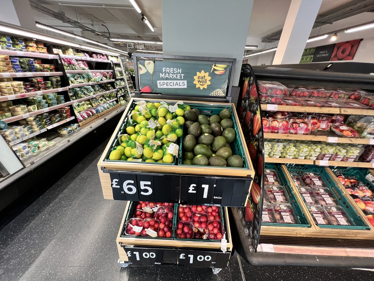 scott_annan's tweet image. Impressed with @marksandspencer #Food new #ranges &amp;amp; #storerefresh #ChiswickHighRoadW4 ⭐️ ⭐️⭐️⭐️
💰 post holiday fresh food shop 😬😃