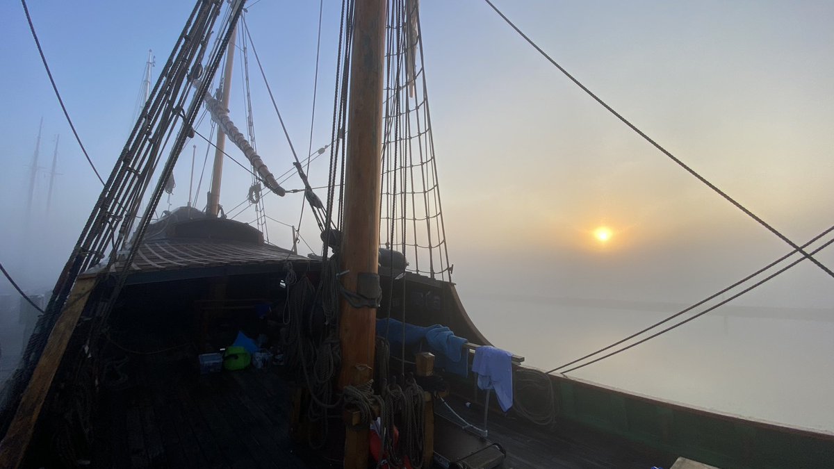 Witte Swaen, het schip waarmee Willem Barentz naar Nova Zembla voer is met wetenschappelijke perfectie nagebouwd en maakt vandaag voor het eerst een zeiltocht op de Noordzee. Straks live op <a href="/NPORadio1/">NPO Radio 1</a>