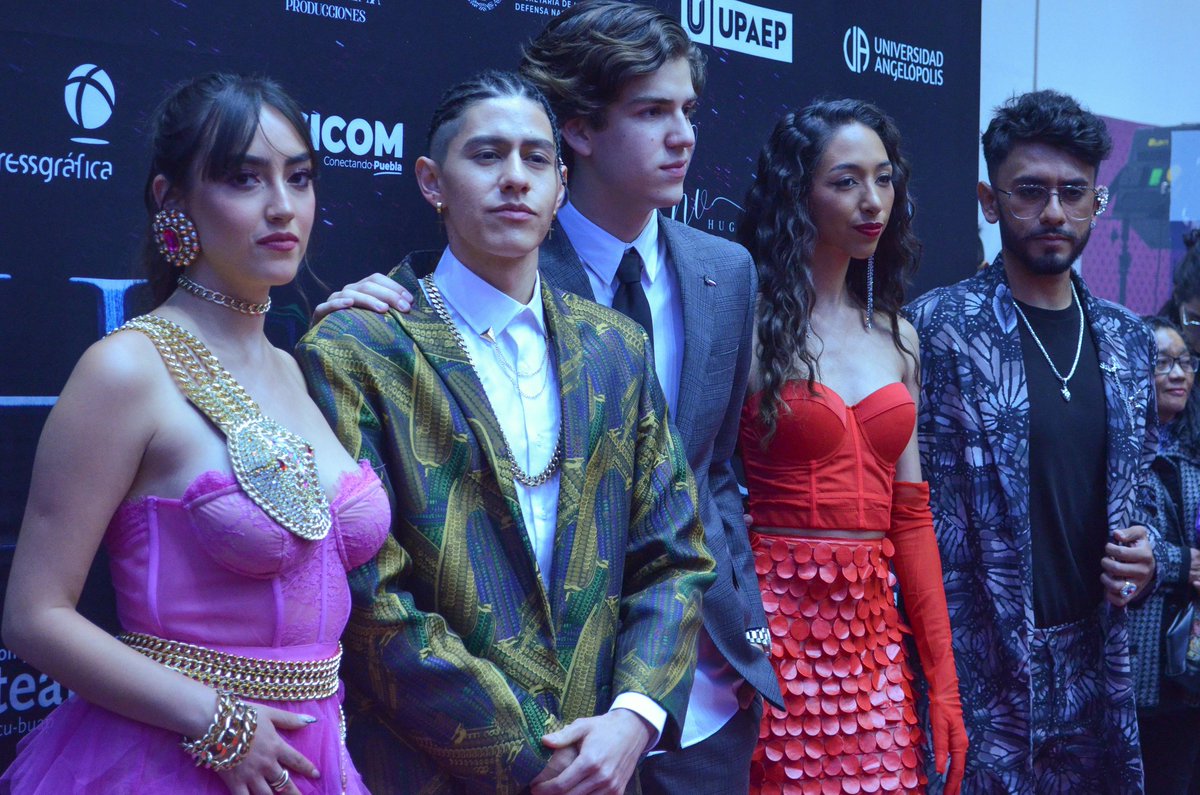 #Espectáculos 🎬
Un poco de lo que se vivió en la Alfombra Roja de la película #Héroes, dirigida por Ricardo Arnaiz. 
¡No te la pierdas! Sólo en cines. 

📸Mabel Estevez

#PrimeraPlanaPuebla