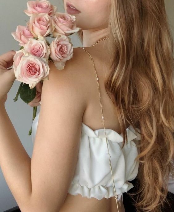 ✨𝙀𝙡𝙖𝙞𝙣 𝙒𝙚𝙚𝙠 𝘿𝙖𝙮 6: 𝙁𝙖𝙣𝙜𝙚𝙙 𝘽𝙚𝙖𝙨𝙩✨

#ELAINWEEK #elainweek2023

“E foi Elain — Elain — quem suspirou e murmurou: 
— Tomara que todas elas queimem no inferno.”