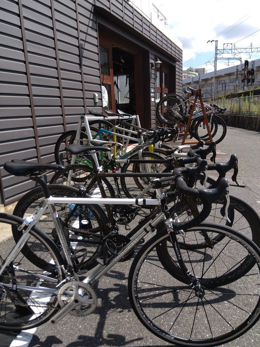 MakkyUeda's tweet photo. 岡山サイクルZ様で試乗会やってます!
#マッキサイクルズ #ロードバイク #クロモリ #サイクルZ #cycleZ #サイクリング #macchi #cycles #bicycle https://t.co/fGouWMoSIA
