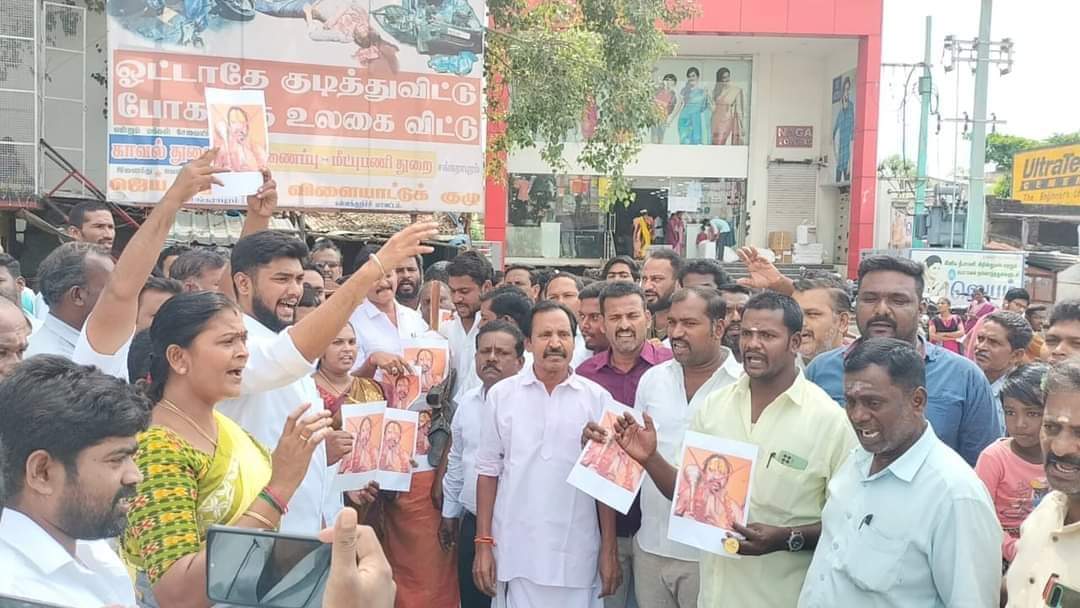 NPappathi's tweet photo. நமது இளந்தலைவர் அவர்களை அவதூராக பேசிய உ.பி ஆசாமியை கண்டித்தும், அமைச்சர் பேச்சை திரித்து பரப்பும் பாஜக வை கண்டித்தும் நமது சங்கராபுரம் ஒன்றிய நகர கழகம் சார்பாக ஆர்ப்பாட்டம் நடைபெற்றது.

@arivalayam @mkstalin @Udhaystalin @evvelu @TUdhayasuriyan @Angayarkanni_a @DMKKalakkurichi https://t.co/Dcfibcqzw2