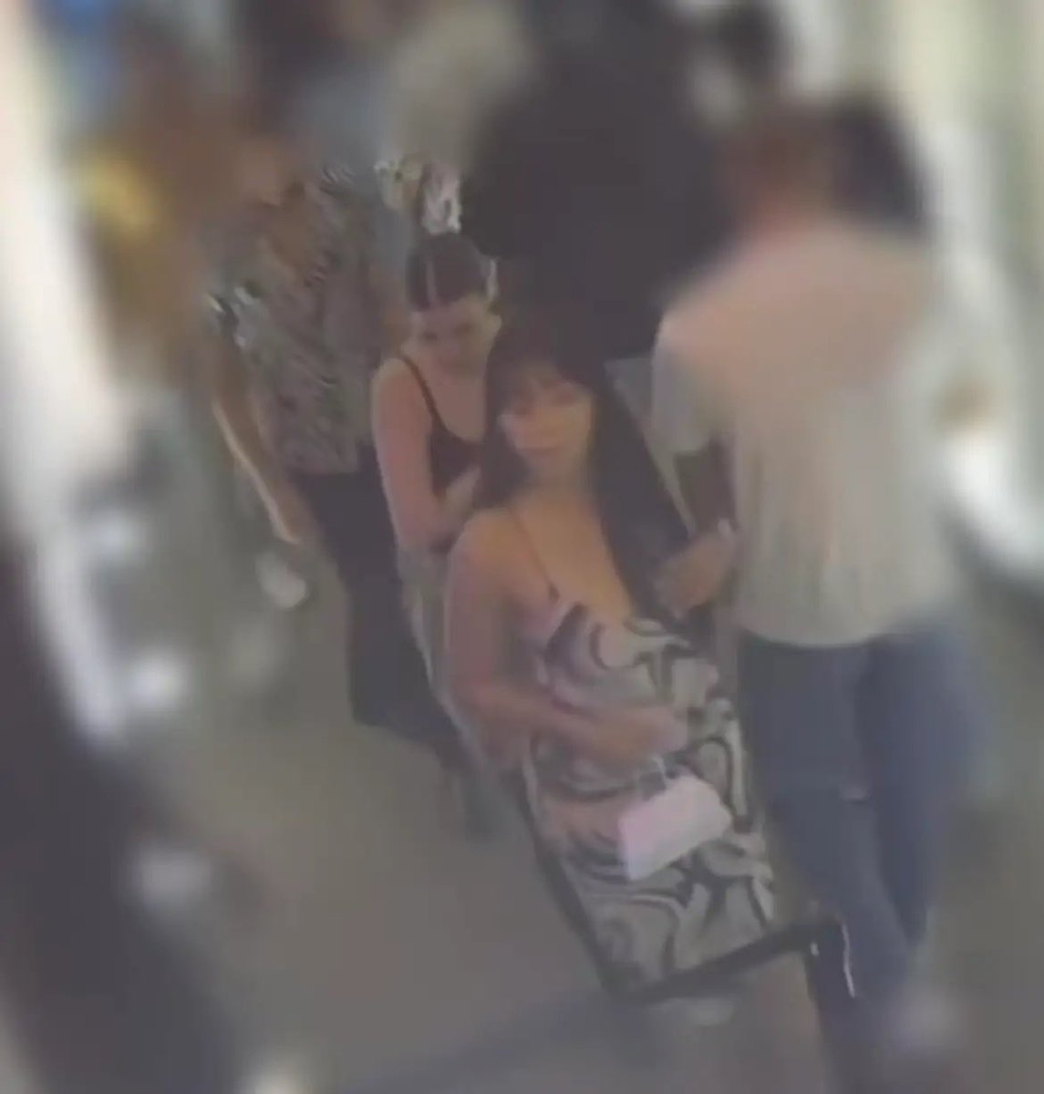 M_A_D_S4's tweet image. ‼️DFW/FT. WORTH AREA‼️If you recognize either of these girls please contact me or contact Ft. worth Detectives at 817-329-4382. Please repost to help get this message out everywhere and help get justice for my friend and his family. #JusticeForDev #Repost #DFW #FtWorth #DeepEllum