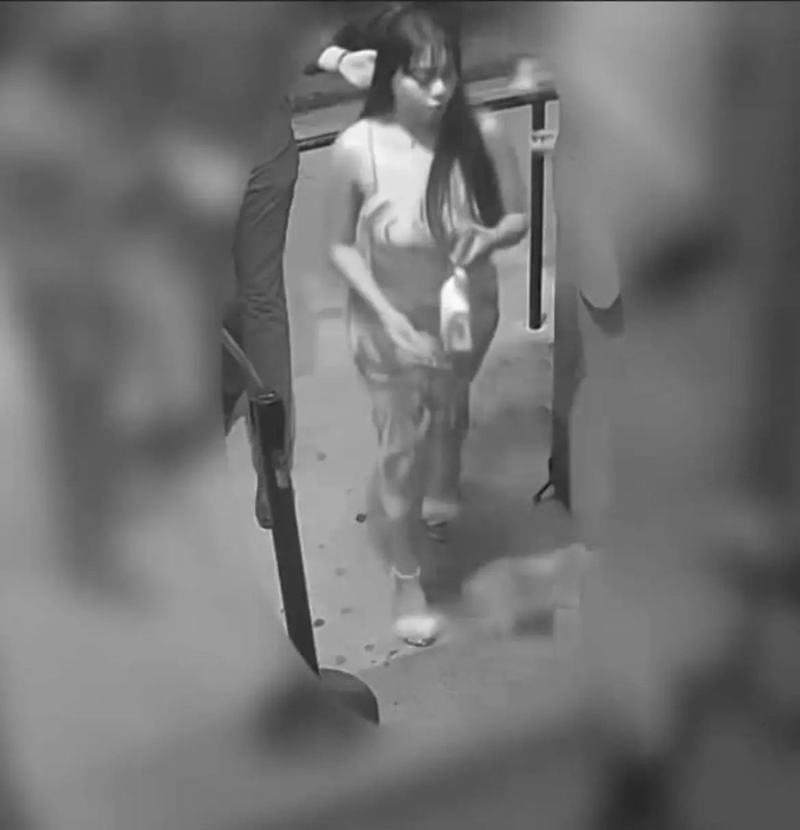 M_A_D_S4's tweet image. ‼️DFW/FT. WORTH AREA‼️If you recognize either of these girls please contact me or contact Ft. worth Detectives at 817-329-4382. Please repost to help get this message out everywhere and help get justice for my friend and his family. #JusticeForDev #Repost #DFW #FtWorth #DeepEllum