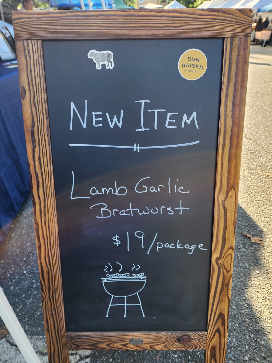 Come see us at the Davidson Farmer's Market and ask for a sample of our new #lamb garlic bratwurst. 

#doyoucarewhereyourmeatisfrom #youshould #lambbratwurst #lambsausage #solarsheep #agriculture @AGreenerWorld