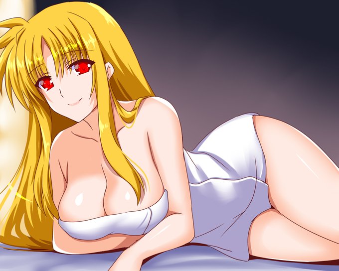 お風呂上がりバスタオルでベッドに横たわって
誘惑してくるフェイトさん^^ 