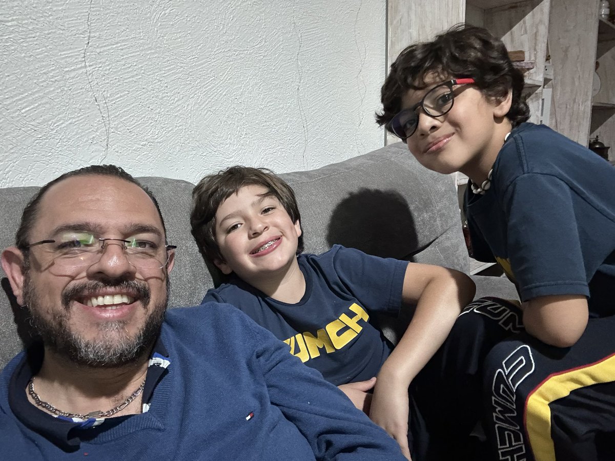 TinyBarriera's tweet photo. #BorregosTigresEnTUDN
@TUDNMEX 
2 Pumas preinfantil viendo el clasico https://t.co/4qgxLH2ESF