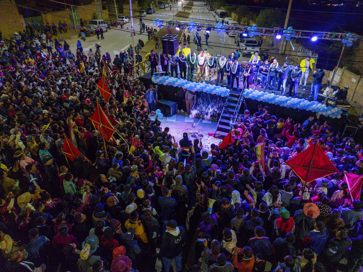 gam_cochabamba's tweet photo. ¡Vivimos nuestro mes aniversario con obras! Realizamos la entrega de las Avenidas Uncía y Humberto Asín Rivero, dos importantes vías estructurantes para el distrito 14,. 🛣 #CochaSomosProgreso #LaMejorCiudadDeBolivia https://t.co/xx4MmrlP7t