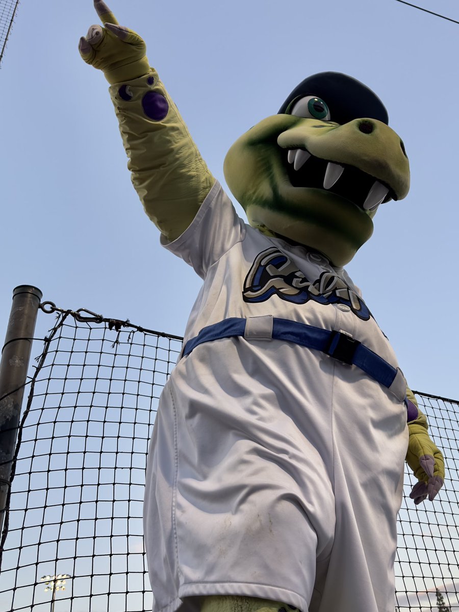 CandysseM's tweet photo. Baseball night in the IE. Go @RCQuakes! https://t.co/WfMZ1IPxIt