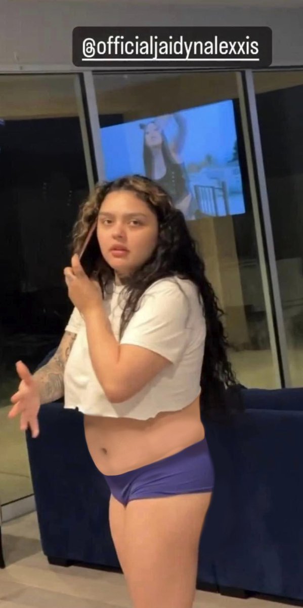leofiyachild's tweet photo. @jaidynalexxis Don’t worry about what someone wear after they gave birth… whole time u Mad u looked like this after u gave birth. https://t.co/3EOmSRePSj