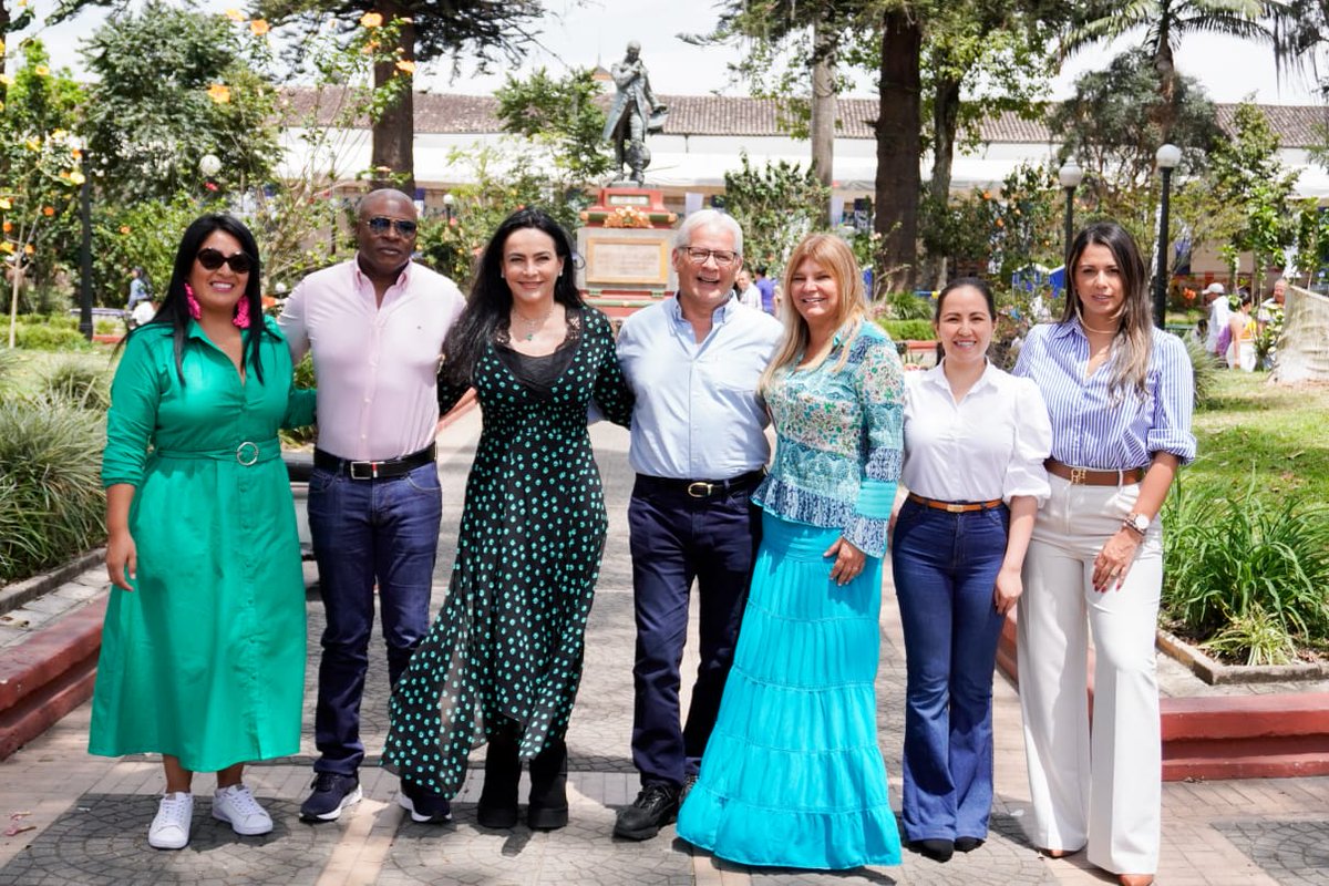 jclopezcastri's tweet photo. 👏🏼 Disfrutamos del segundo día en nuestro @GastronomicoPop y fuimos anfitriones de la junta de @Asocapitales. 

Tuvimos a #LaLuciérnaga transmitiendo en vivo desde el Parque Caldas. ¡Popayán lo prepara y usted lo disfruta! https://t.co/pjks3kljWz