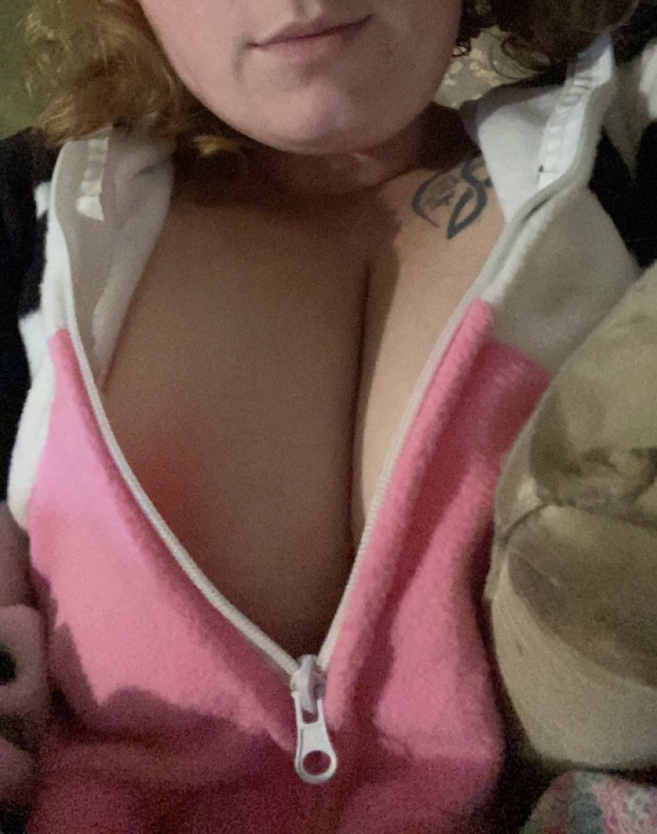 NaturalRed4852's tweet photo. @Maryjaneclouds7 @MoOdyMegz17 #CowOnesie #MOOOOO #MilkMe? https://t.co/ry4eETVttZ