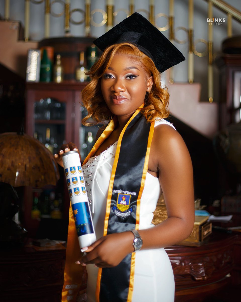 A Degreed Hun 👩‍🎓A big shout out to Jesus .Dear God musikana ari kufara zvekuti 
Thank you Aygail's Collection <a href="/aygails/">Aygails_collections</a> for dressing me ❤️❤️. <a href="/UZimbabwe/">UofZimbabwe</a> God Did !!!!!!