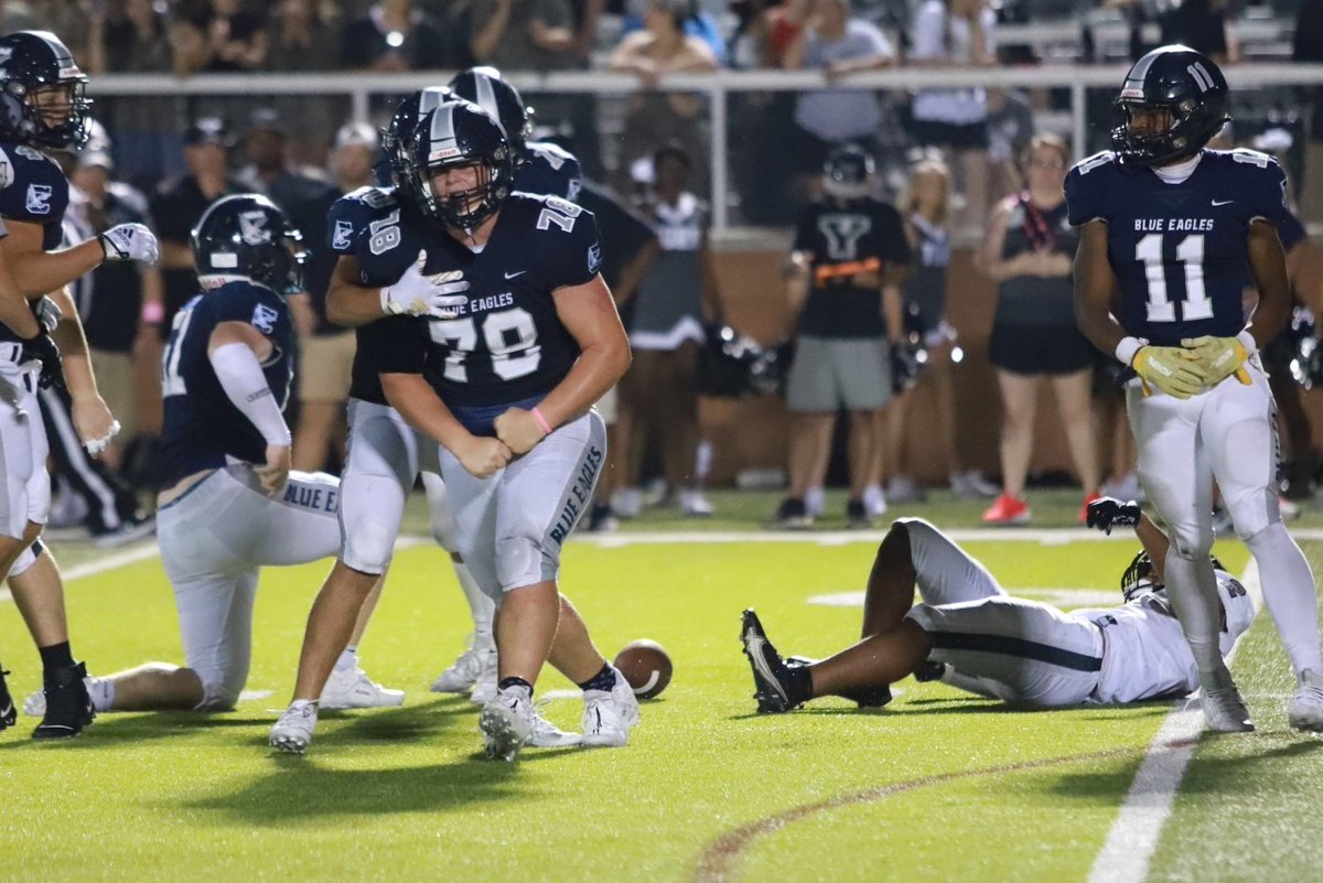 BDillon612's tweet image. Blue Eagles win!

Defense stepped up big in the second half.

Congratulations to @coachwoolbright on his first win at the helm of his alma mater.

CHS 21
YCHS 14

@WRHI
@ChrisWRHI
@TheKreh
@1BStockdale
@RHHerald_Preps
@sportsmatters