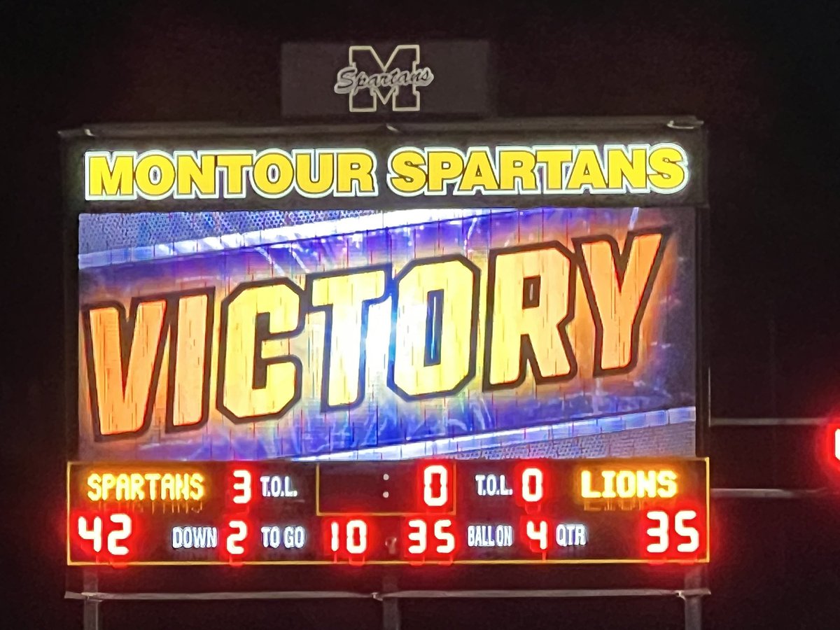MontourFootball's tweet photo. 🏈 Winning night in Spartan Country- 3-0!! Let’s do it again next week!

🏈🎉Congrats Coach Lou on 200 wins! 🎉🏈 

🏈🖤💛🏈 https://t.co/GynmwgninU