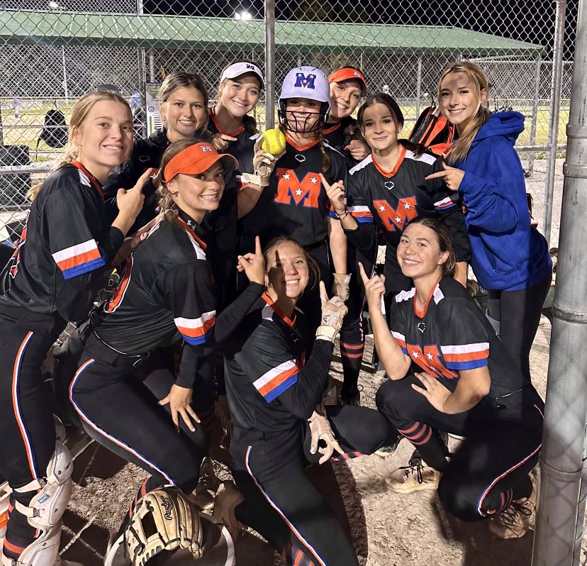 Peyton <a href="/peytonoflaherty/">Peyton O’Flaherty</a> with a 💣 to deep left <a href="/GoMocsSB/">Chattanooga Softball</a> #Mojo🧡💙