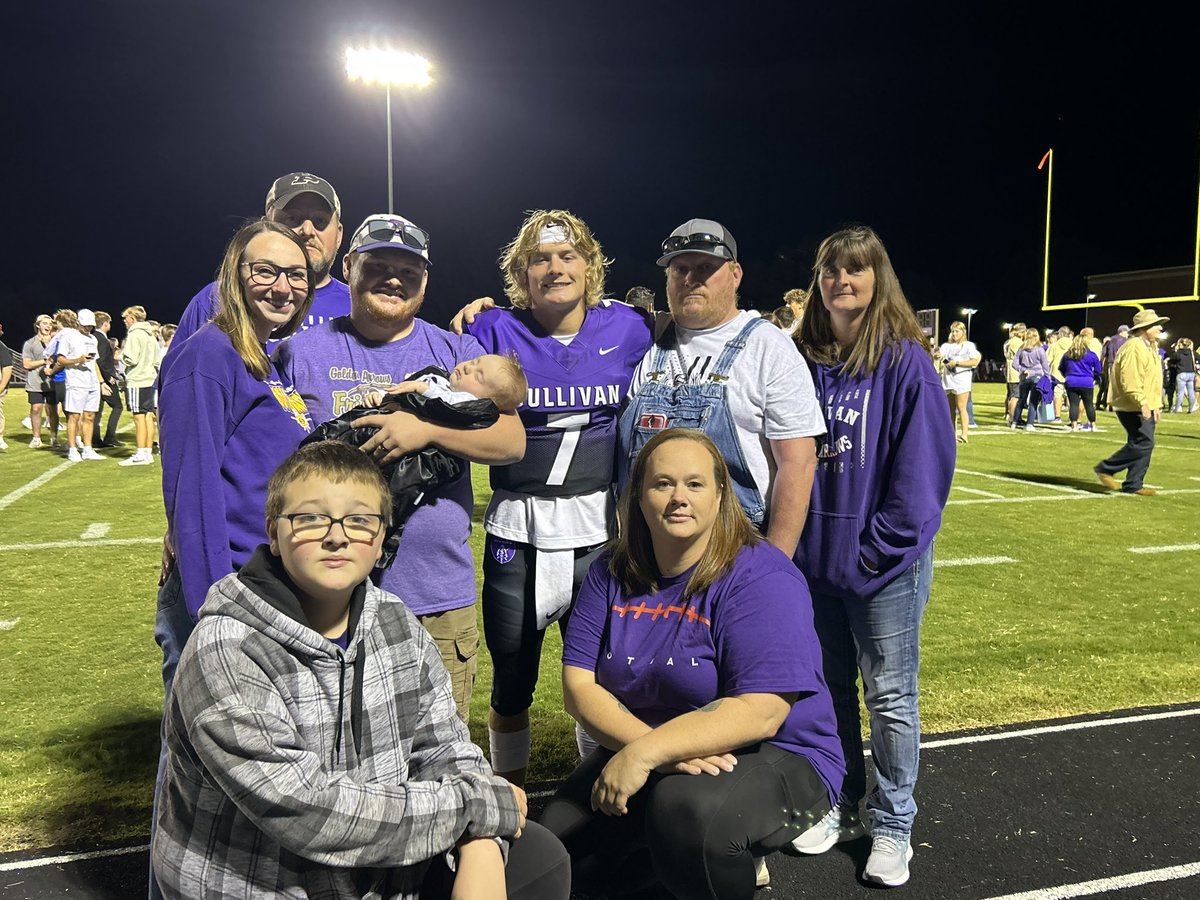frake_train00's tweet photo. words can’t even begin to describe the amount of heart this kid has. tonight was definitely not the outcome we wanted but he left it all out there. not only are we all so proud of you but you know mom is as well. you’ll always be the number 1 player in her eyes❤️ https://t.co/RaU9Iop7Gg