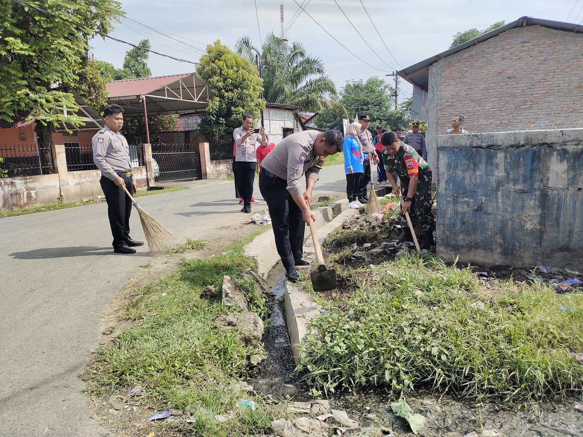 MhdHartono6's tweet photo. Bersih Itu Sehat

#kompetisibhabinkamtibmas
#bhabinkamtibmas https://t.co/0M48edOEvz