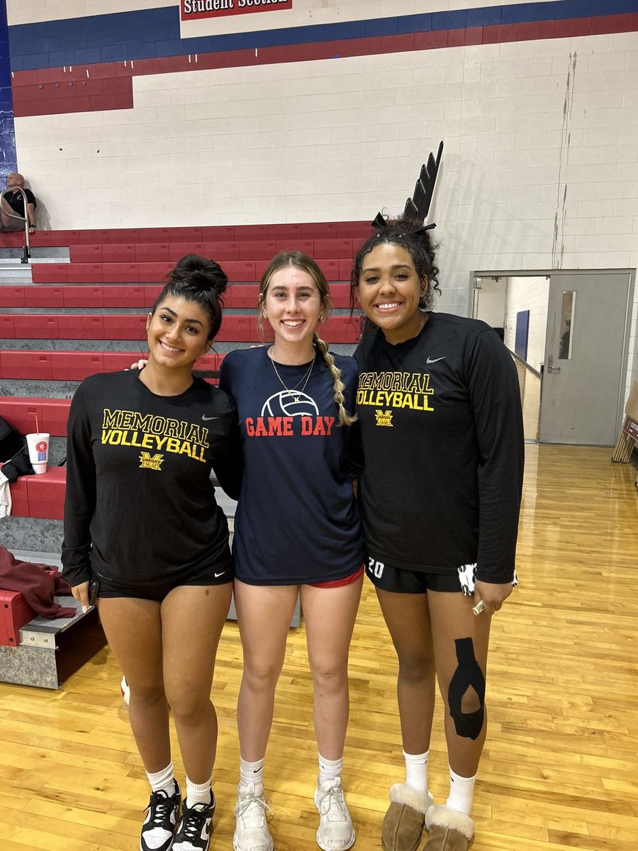 First district game tonight, 3-1 dub over Frisco Centennial 🔥🔥 Also got to see my girl <a href="/KkDomek/">KK_Domek</a> ❤️❤️ <a href="/Memorial_VB/">Memorial Volleyball</a> <a href="/TAVVolleyball/">TX Advantage VB</a> <a href="/PrepDig/">Prep Dig 🏐</a>