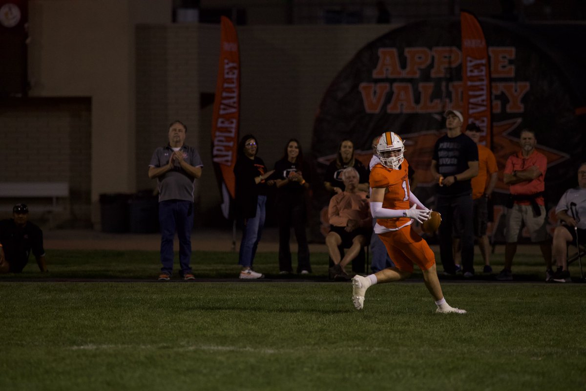 AVSunDevilFB's tweet photo. Touchdown thrown by Celie, a 71 yard throw to Bechtel. Kick is good by Peters. 3:31 Q1.
•
#GoDevils #BellGame #DingDong #AVvsVV #BellGameXII #12Peat #CollegeBound #NCAA #Athlete #Football #Sports #SoCal #DoRight #DoYourBest #DoUntoOthers @avhs_news https://t.co/fZ3LtDsTnR