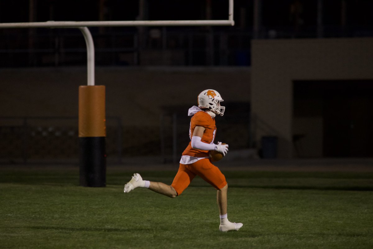 AVSunDevilFB's tweet photo. Touchdown thrown by Celie, a 71 yard throw to Bechtel. Kick is good by Peters. 3:31 Q1.
•
#GoDevils #BellGame #DingDong #AVvsVV #BellGameXII #12Peat #CollegeBound #NCAA #Athlete #Football #Sports #SoCal #DoRight #DoYourBest #DoUntoOthers @avhs_news https://t.co/fZ3LtDsTnR