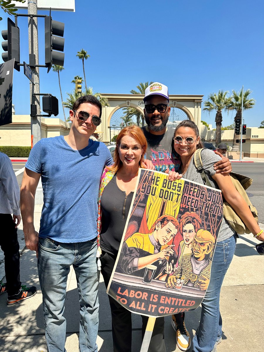 Thank you @ChaseMasterson for sending us this picture! Great day with the Star Trek Family. With Chase, @CirrocL, @Malissa_Longo, and @RyanTGHusk. Amazing poster art by @dwight_tokem
